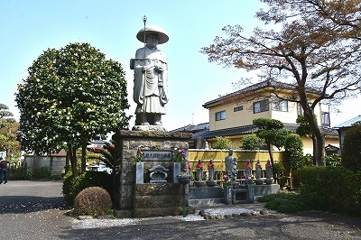 弘法大師像と地蔵尊.jpg