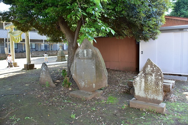 氷川神社時代の石碑.jpg