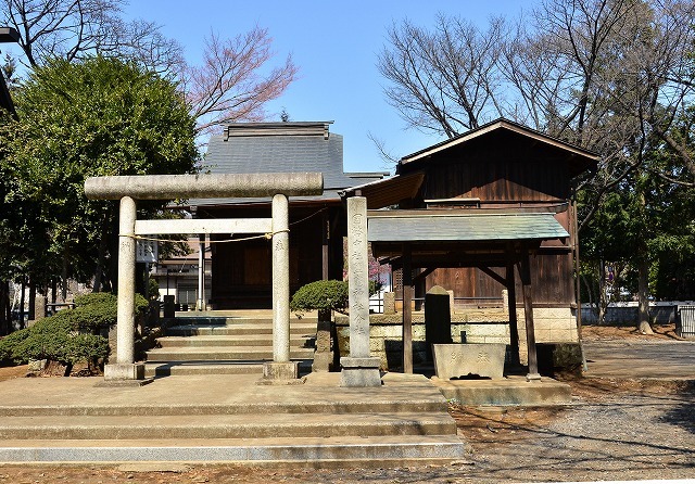 塩釜神社全景_神社右側は講中の受付所、絵馬堂.jpg