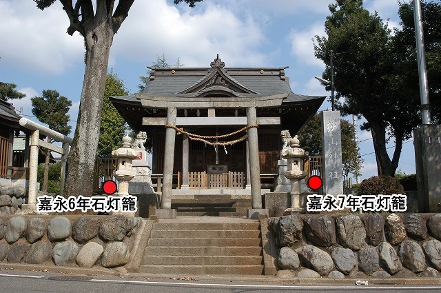 狭山神社正面からの嘉永の石灯籠位置図.jpg