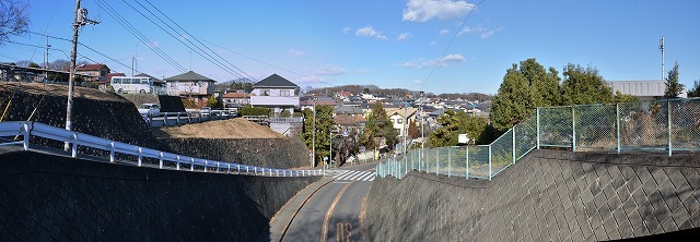 諏訪神社の旧地と考えられる「諏訪山」(画像左側）.jpg
