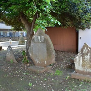 氷川神社時代の石碑.jpg