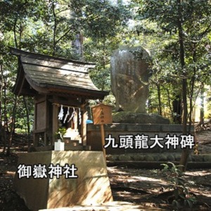 豊鹿島神社境内二つの碑