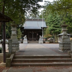 本殿前庭への石段.jpg