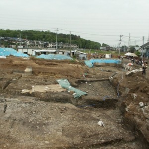 3下宅部遺跡発掘状況.jpg